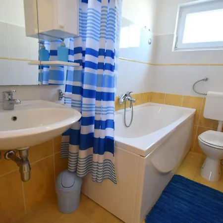 Hana 1 By Interhome Daire Krk Town